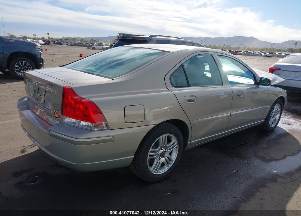 2005 VOLVO S60 2.5T VIN: YV1RS592052442463