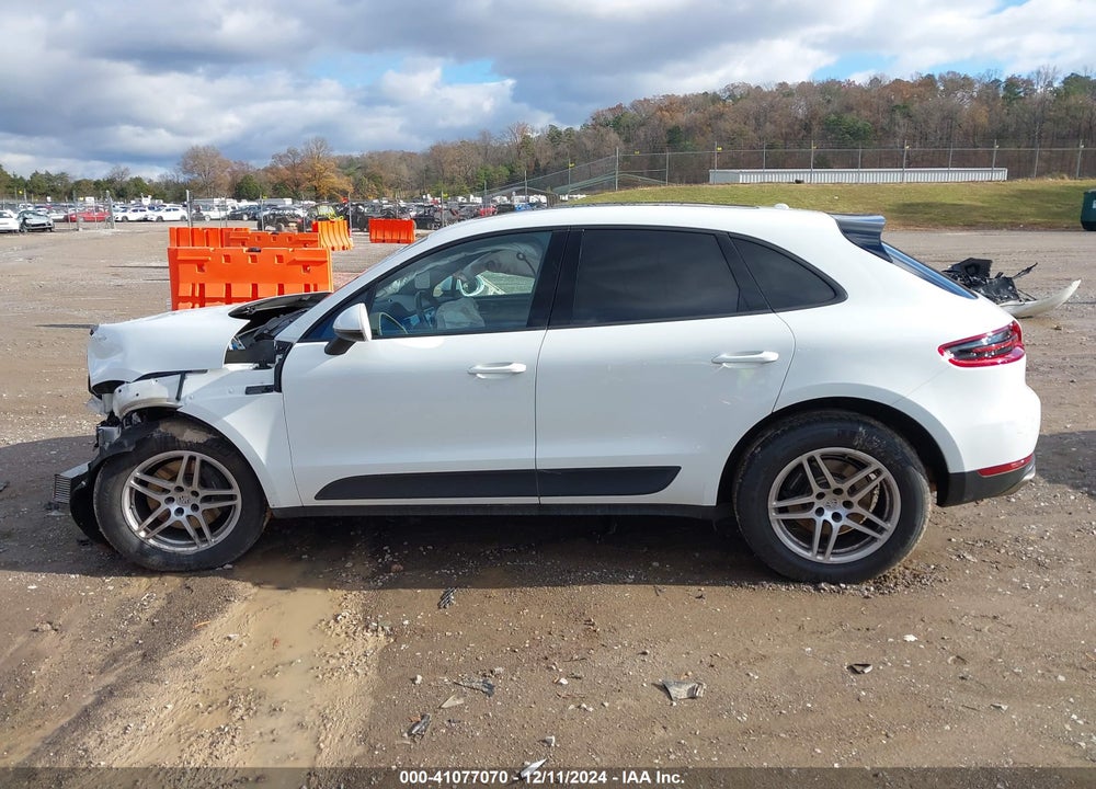 2017 PORSCHE MACAN VIN: WP1AA2A52HLB06191
