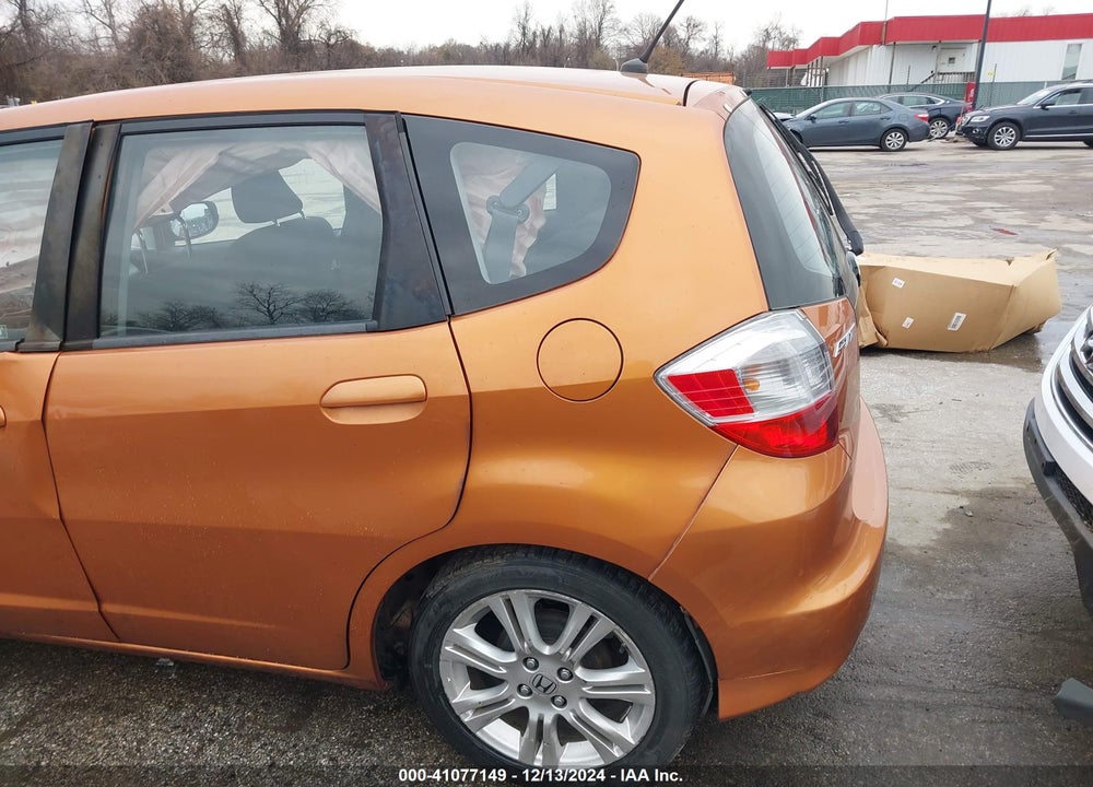 2011 HONDA FIT SPORT VIN: JHMGE8H58BS008691