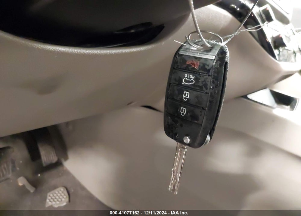 2016 KIA SEDONA L VIN: KNDMA5C1XG6111579