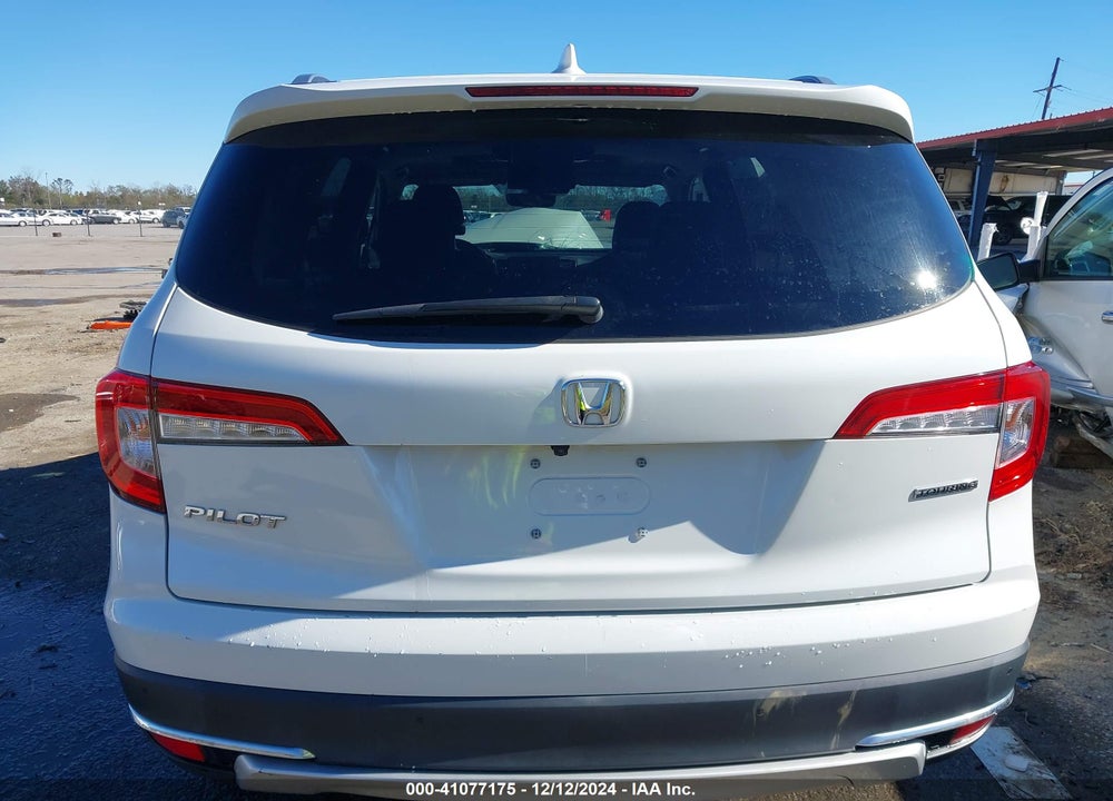 2021 HONDA PILOT 2WD TOURING 8 PASSENGER VIN: 5FNYF5H95MB014159