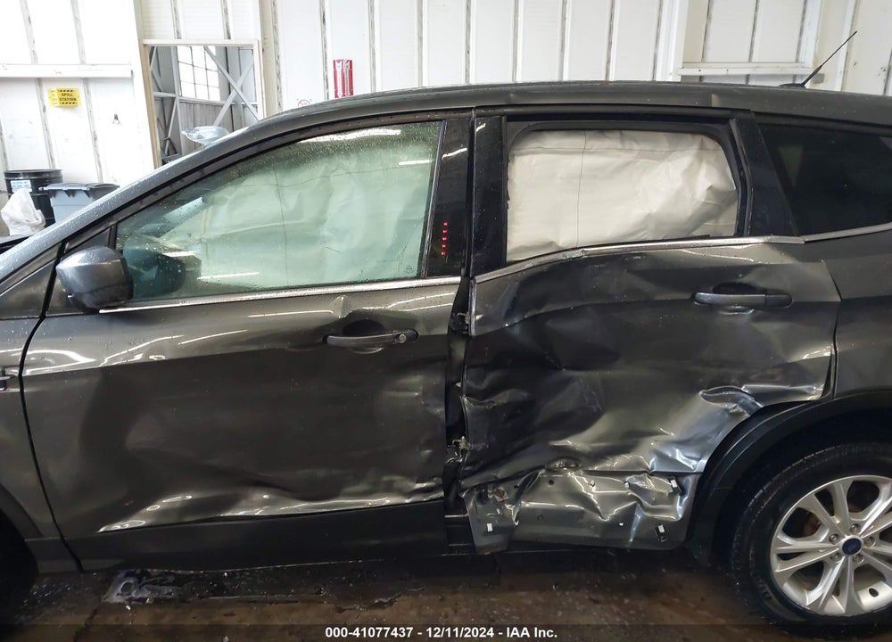2017 FORD ESCAPE SE VIN: 1FMCU9G99HUD37888