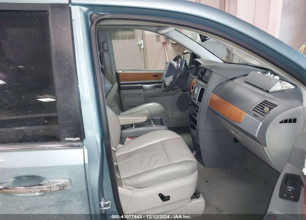2008 CHRYSLER TOWN & COUNTRY LIMITED VIN: 2A8HR64X38R718820