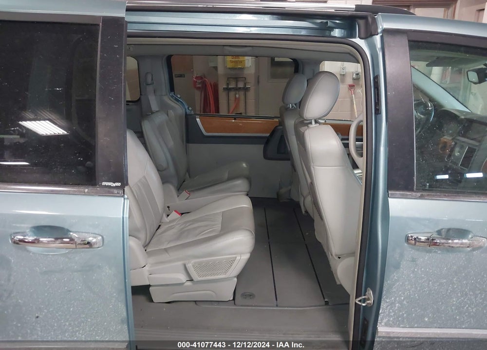 2008 CHRYSLER TOWN & COUNTRY LIMITED VIN: 2A8HR64X38R718820