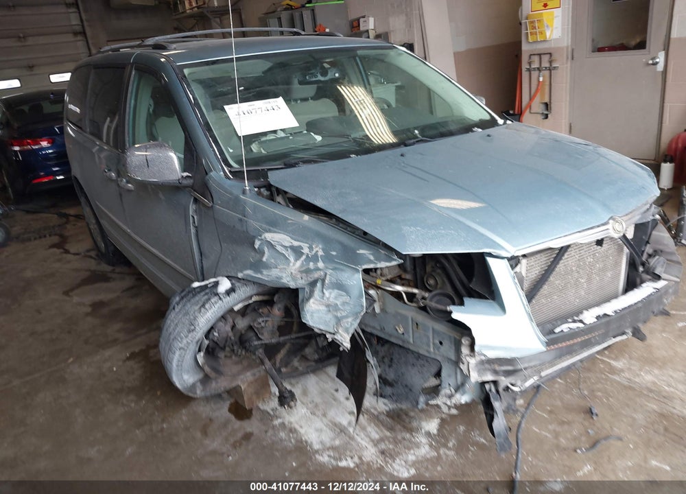 2008 CHRYSLER TOWN & COUNTRY LIMITED VIN: 2A8HR64X38R718820