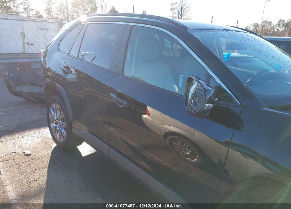 2019 TOYOTA RAV4 XLE PREMIUM VIN: JTMC1RFV7KD003880