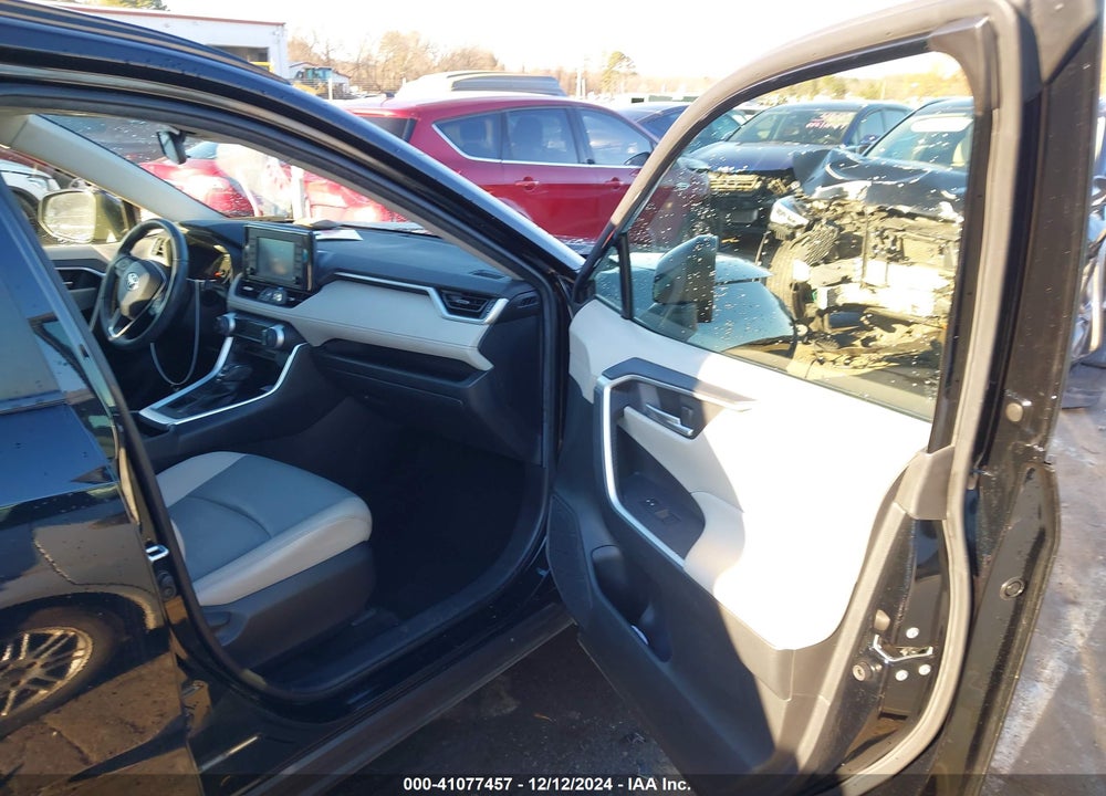 2019 TOYOTA RAV4 XLE PREMIUM VIN: JTMC1RFV7KD003880