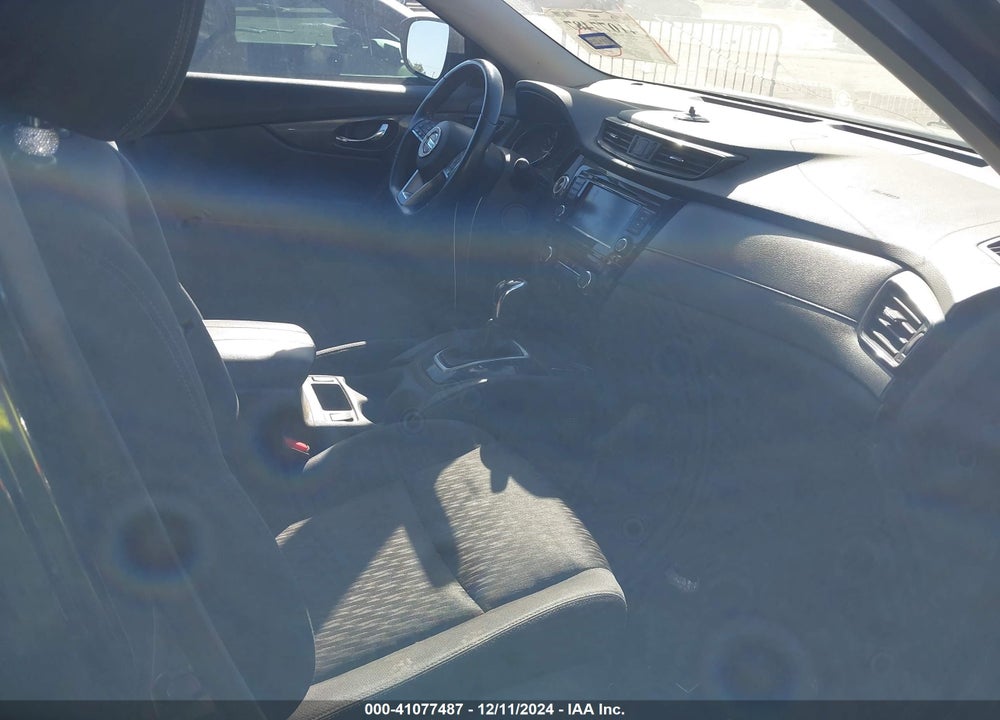 2018 NISSAN ROGUE SV VIN: KNMAT2MT3JP619129