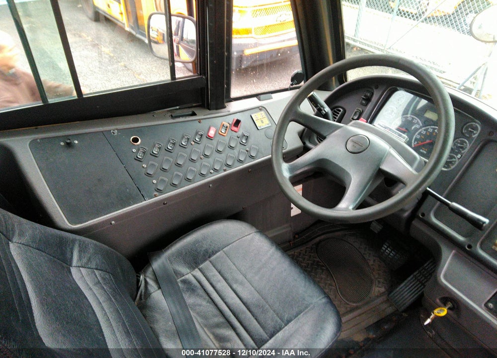 2006 FREIGHTLINER CHASSIS B2B VIN: 4UZABRDC66CU15981