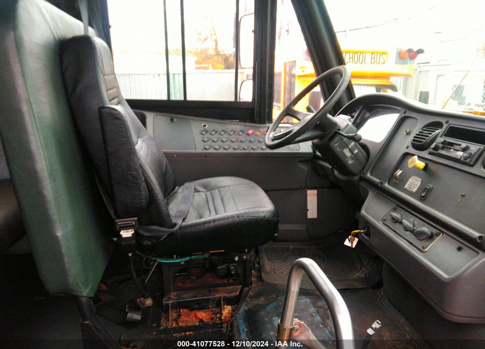 2006 FREIGHTLINER CHASSIS B2B VIN: 4UZABRDC66CU15981