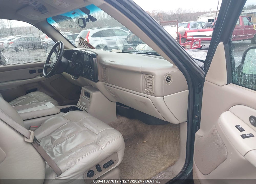 2001 CHEVROLET SUBURBAN 1500 LT VIN: 3GNFK16T31G174094