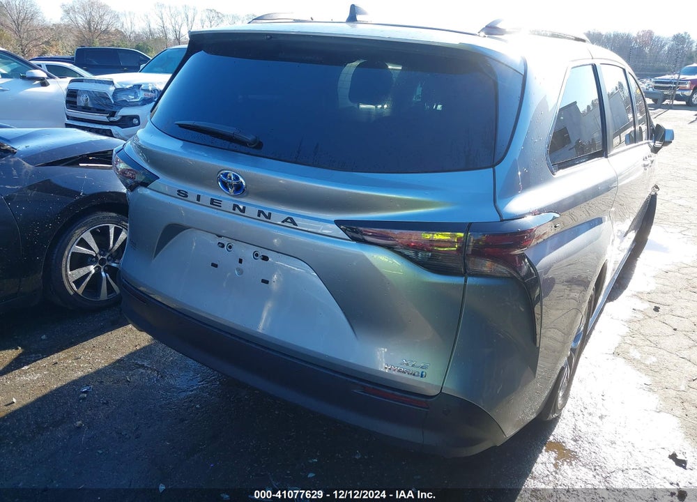 2024 TOYOTA SIENNA XLE VIN: 5TDYRKEC6RS204805