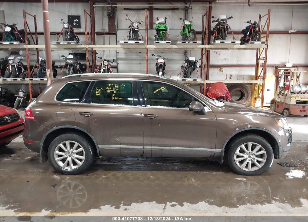 2013 VOLKSWAGEN TOUAREG TDI SPORT VIN: WVGEP9BP5DD005513