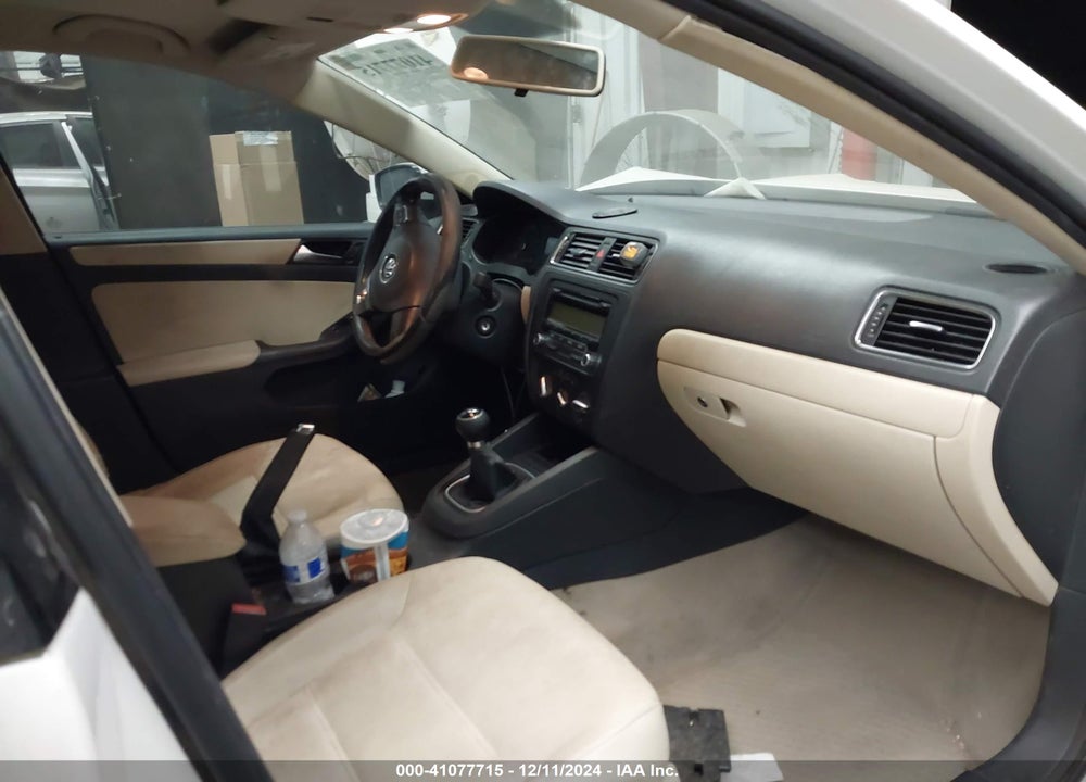 2011 VOLKSWAGEN JETTA 2.5L SE VIN: 3VWBZ7AJ6BM024055