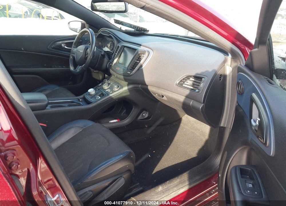 2015 CHRYSLER 200 S VIN: 1C3CCCBG4FN647775