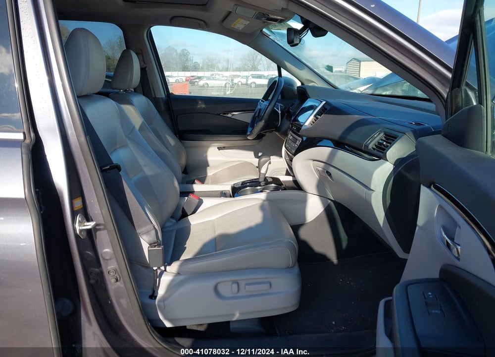 2017 HONDA RIDGELINE VIN: 5FPYK3F75HB004407
