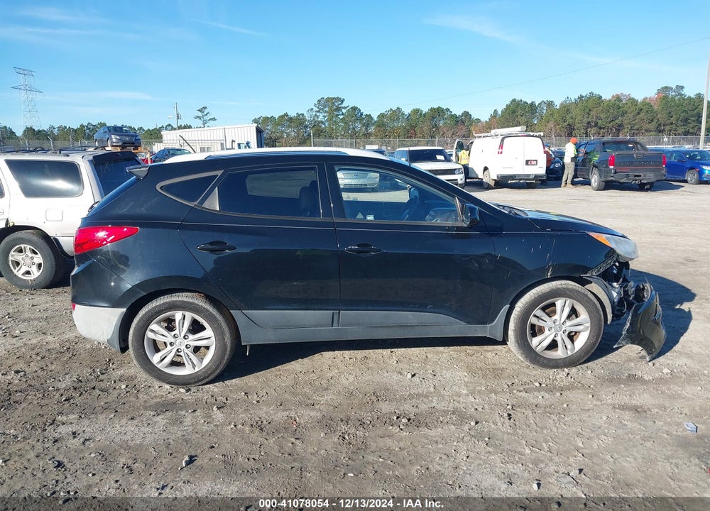 2011 HYUNDAI TUCSON VIN: KM8JU3AC8BU243713