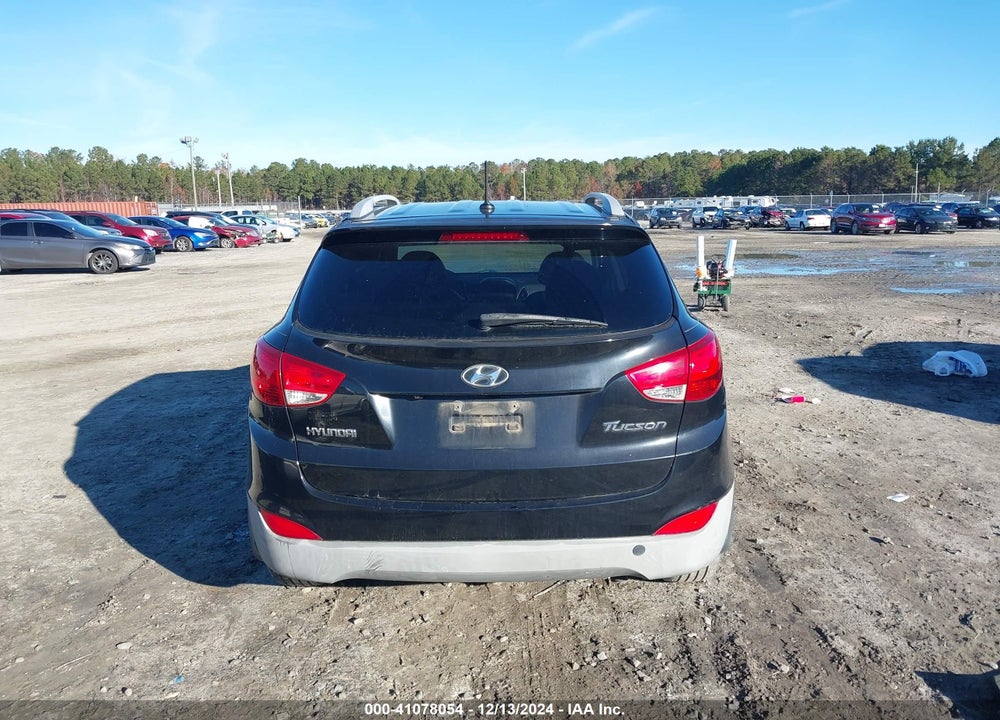 2011 HYUNDAI TUCSON VIN: KM8JU3AC8BU243713