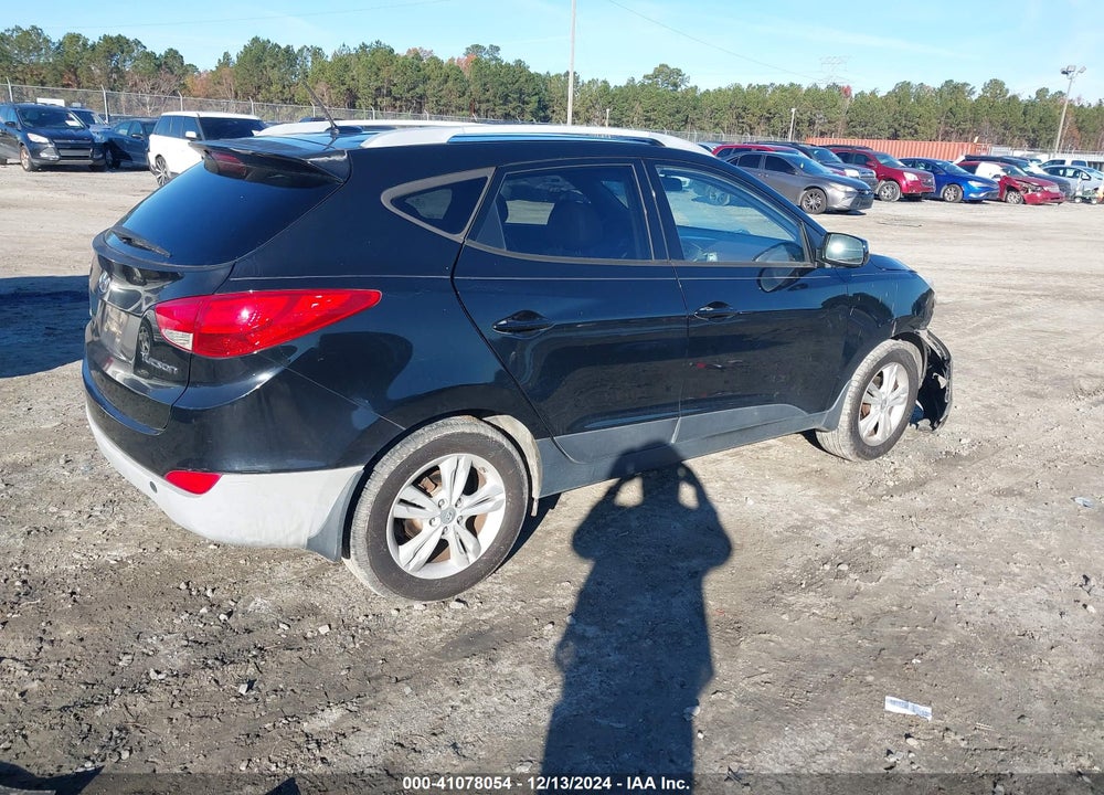 2011 HYUNDAI TUCSON VIN: KM8JU3AC8BU243713