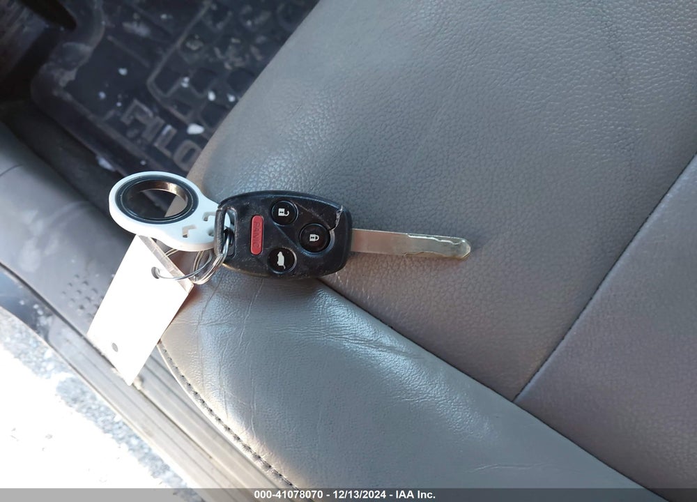 2011 HONDA PILOT EX-L VIN: 5FNYF4H60BB018441