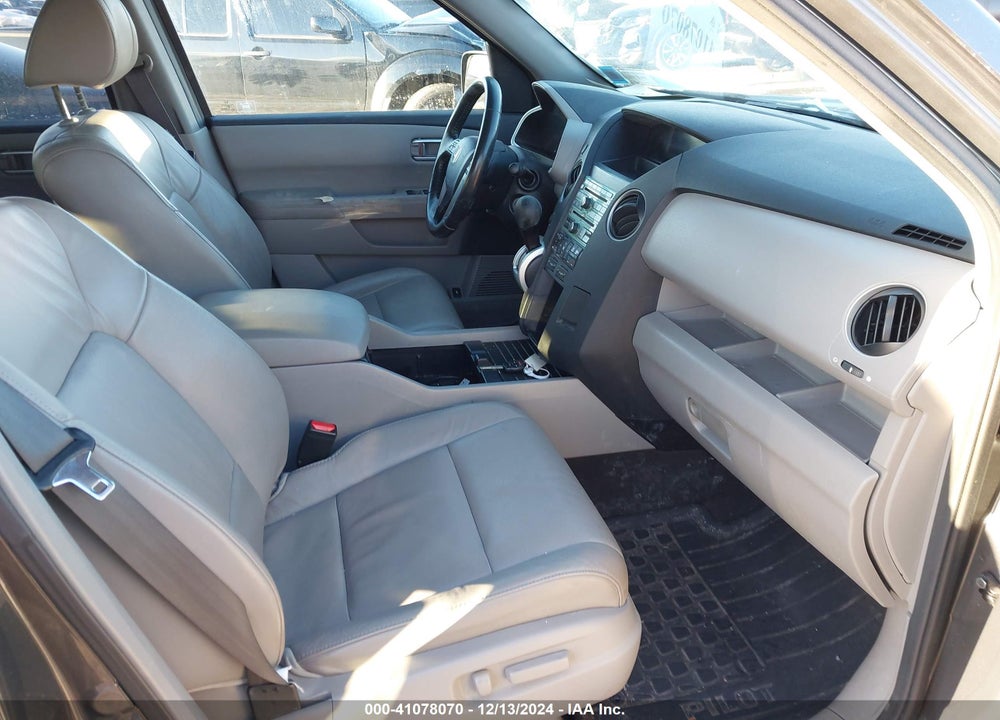 2011 HONDA PILOT EX-L VIN: 5FNYF4H60BB018441