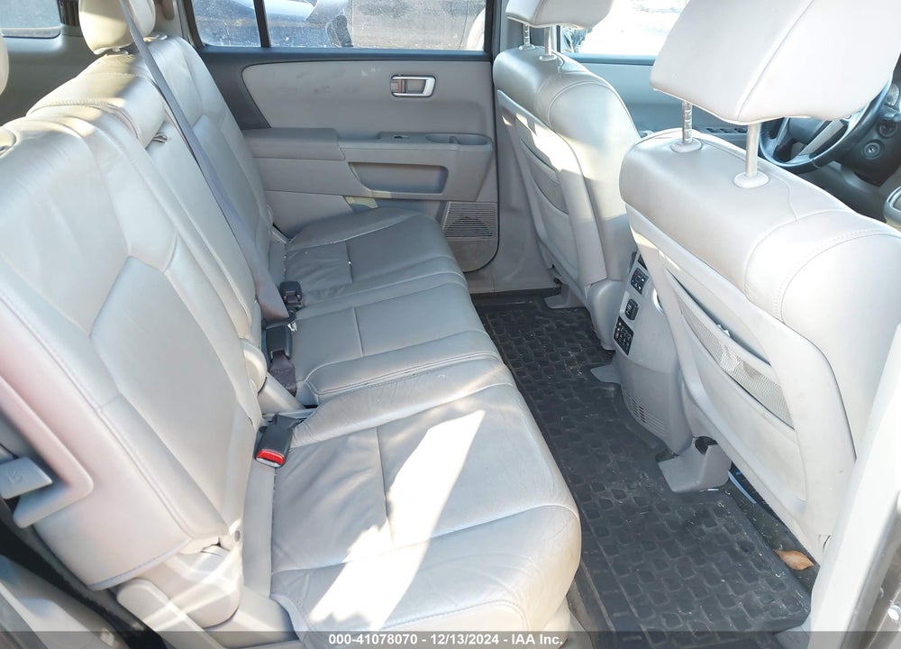 2011 HONDA PILOT EX-L VIN: 5FNYF4H60BB018441