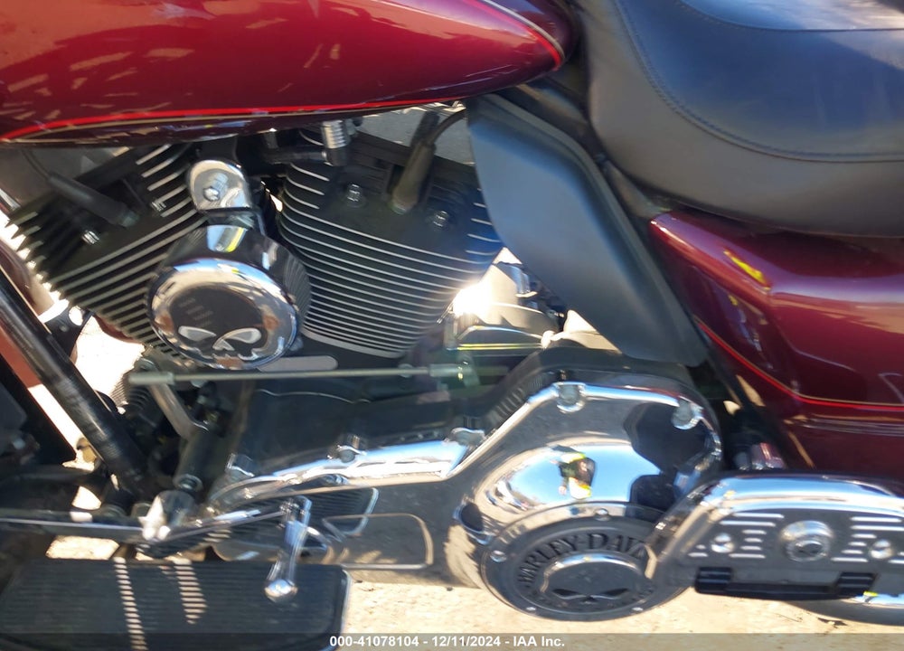 2016 HARLEY-DAVIDSON FLTRU VIN: 1HD1KGL18GB638229