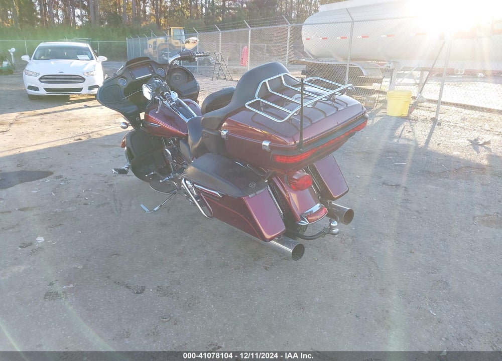 2016 HARLEY-DAVIDSON FLTRU VIN: 1HD1KGL18GB638229