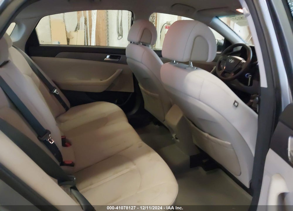 2015 HYUNDAI SONATA SE VIN: 5NPE24AF6FH004527