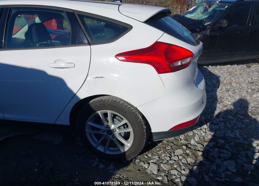 2015 FORD FOCUS SE VIN: 1FADP3K2XFL223009