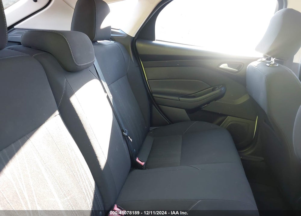 2015 FORD FOCUS SE VIN: 1FADP3K2XFL223009