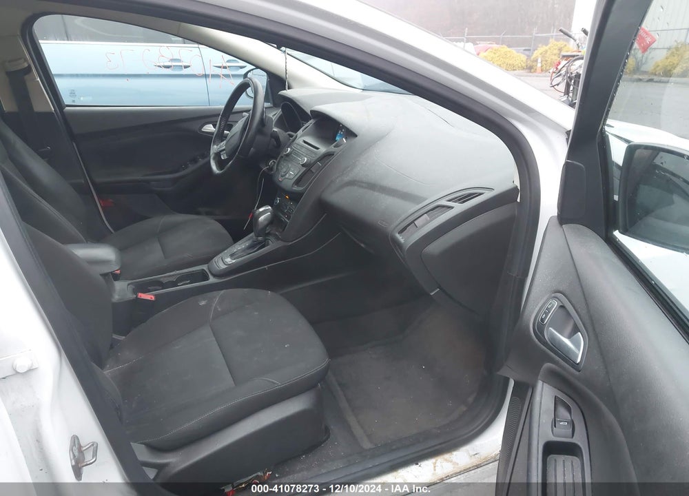 2015 FORD FOCUS SE VIN: 1FADP3F28FL279198