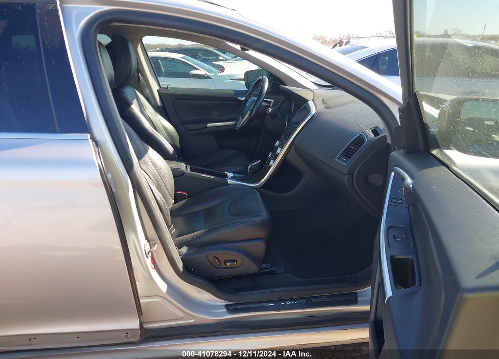 2015 VOLVO XC60 T5 PLATINUM VIN: YV440MDM8F2662134