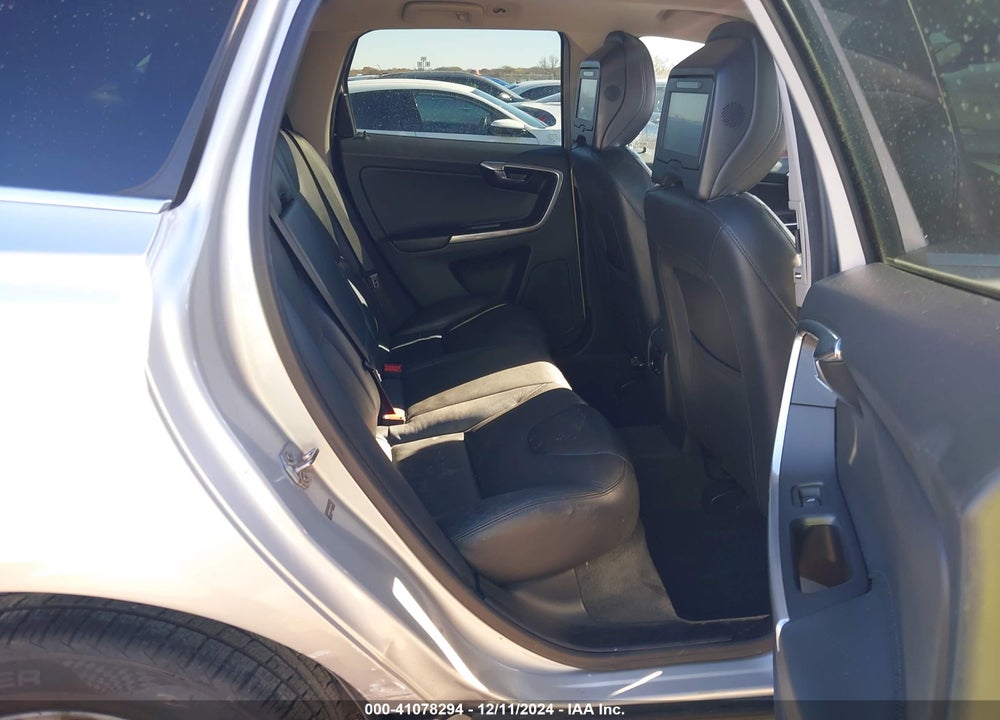 2015 VOLVO XC60 T5 PLATINUM VIN: YV440MDM8F2662134