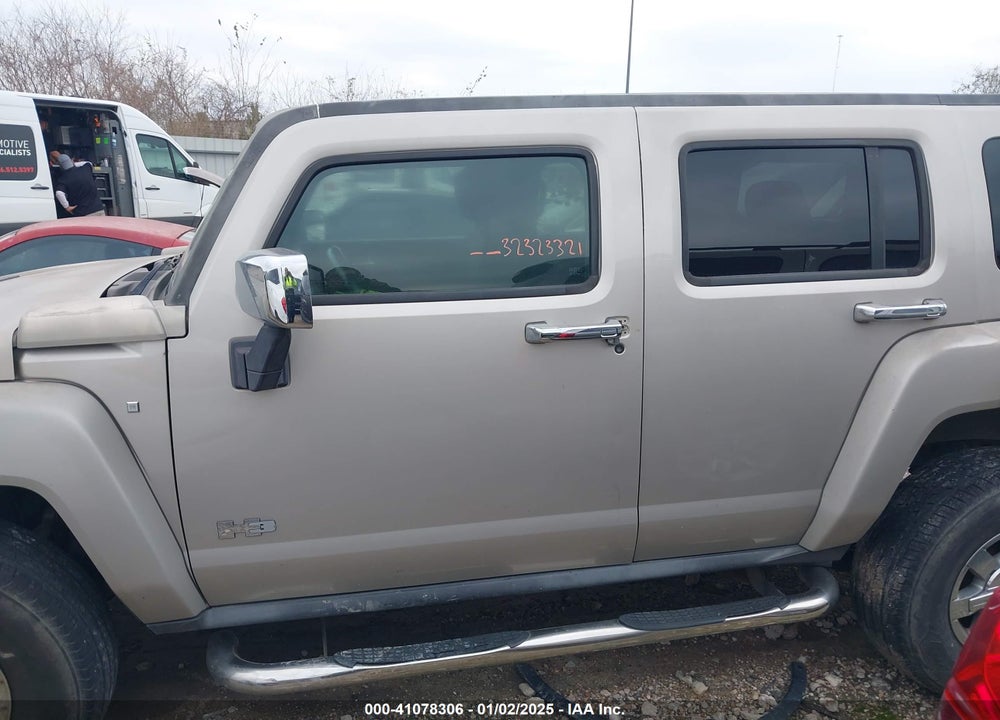 2009 HUMMER H3 SUV VIN: 5GTEN13E098105990