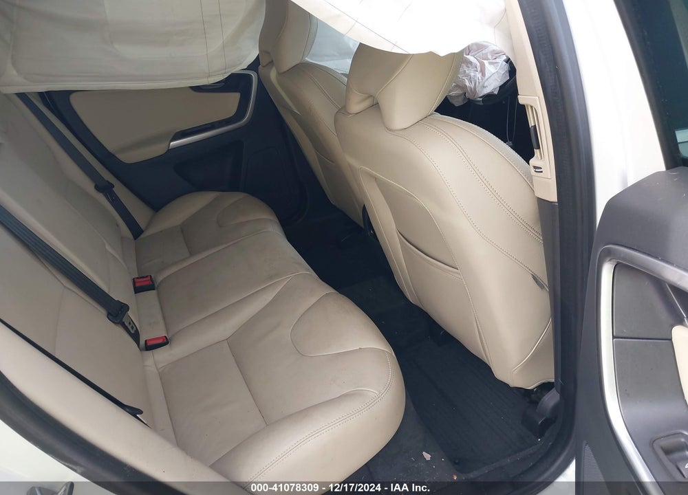 2017 VOLVO XC60 T5 DYNAMIC VIN: YV440MDRXH2124128