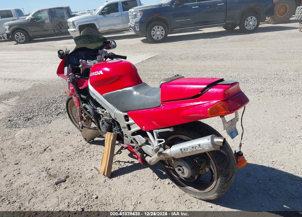 1991 HONDA VFR750 F VIN: JH2RC3619MM100068