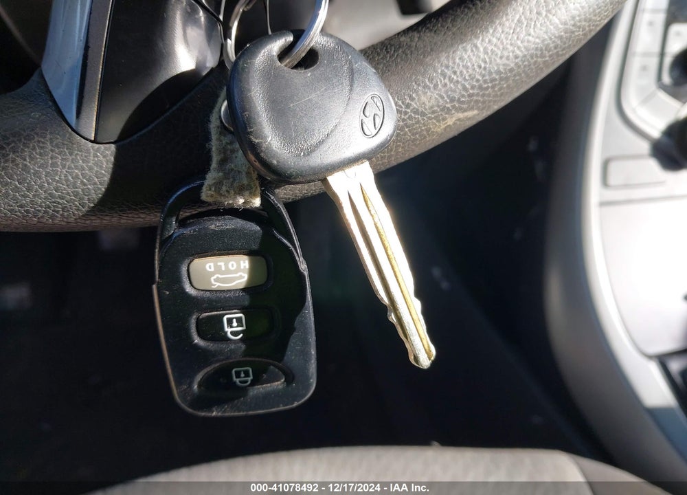 2016 HYUNDAI ELANTRA SE VIN: 5NPDH4AE9GH769301