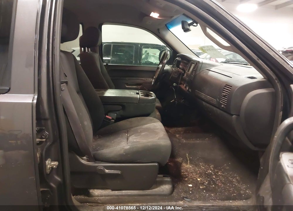2011 CHEVROLET SILVERADO 1500 VIN: 3GCPKSE33BG310147