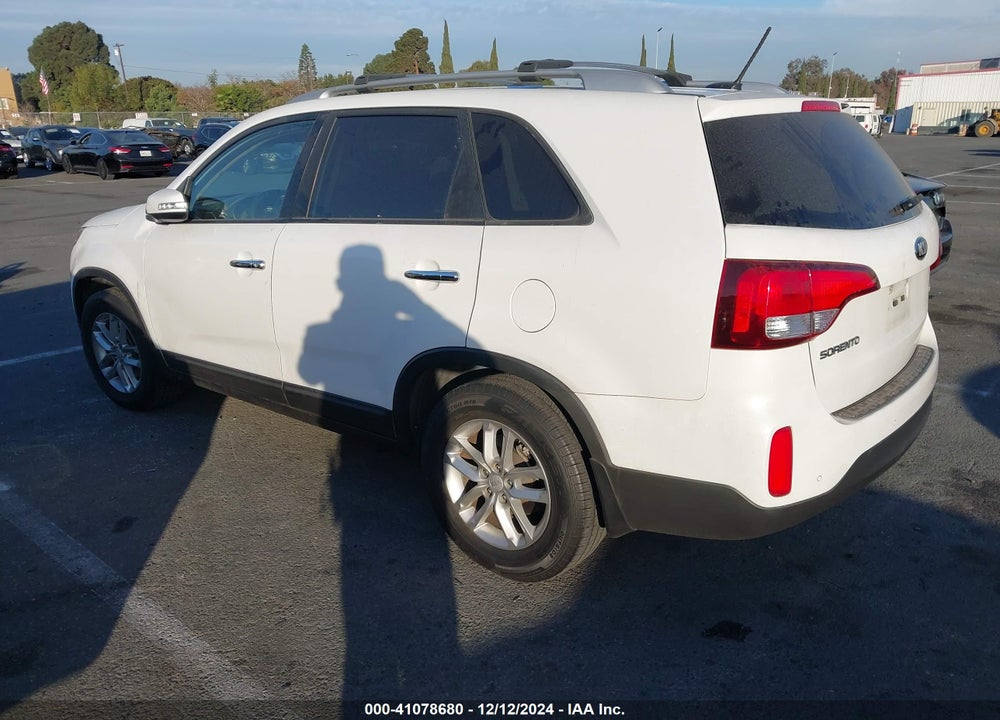 2015 KIA SORENTO LX VIN: 5XYKT4A66FG633132