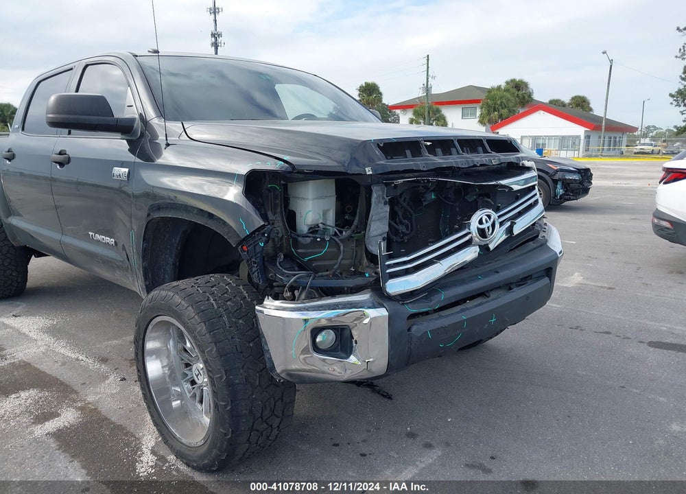2017 TOYOTA TUNDRA SR5 5.7L V8 VIN: 5TFDW5F15HX646506