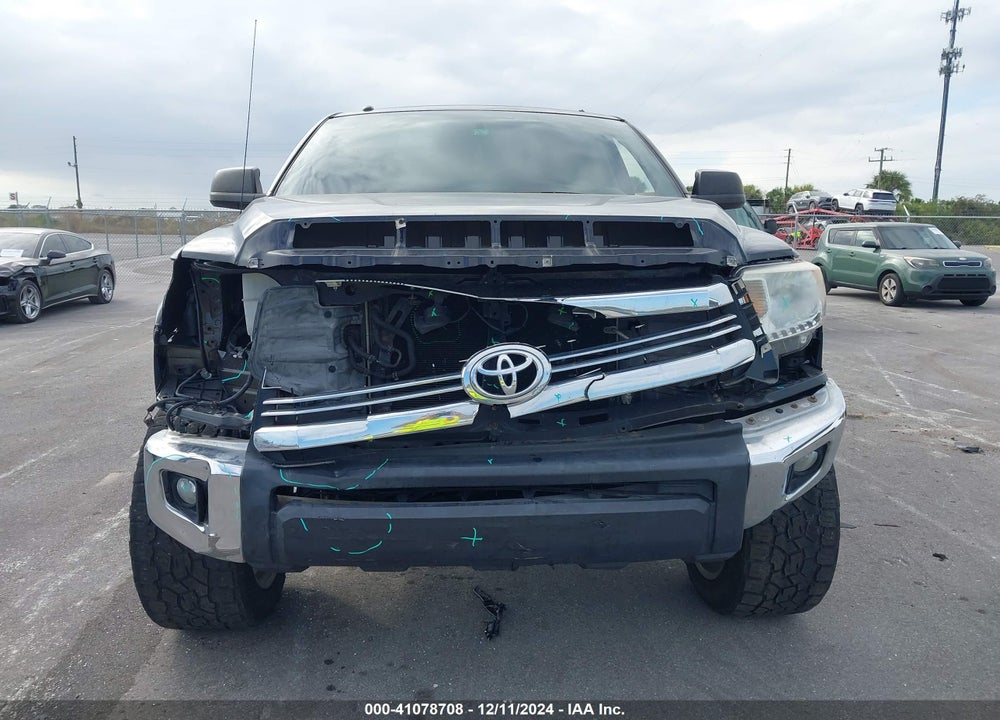 2017 TOYOTA TUNDRA SR5 5.7L V8 VIN: 5TFDW5F15HX646506