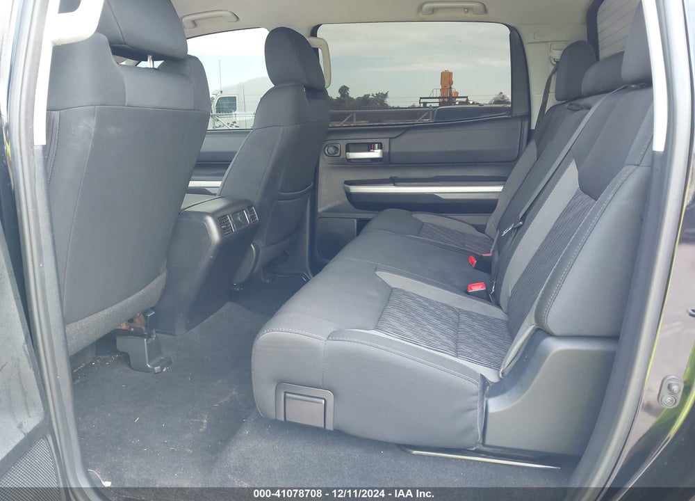 2017 TOYOTA TUNDRA SR5 5.7L V8 VIN: 5TFDW5F15HX646506