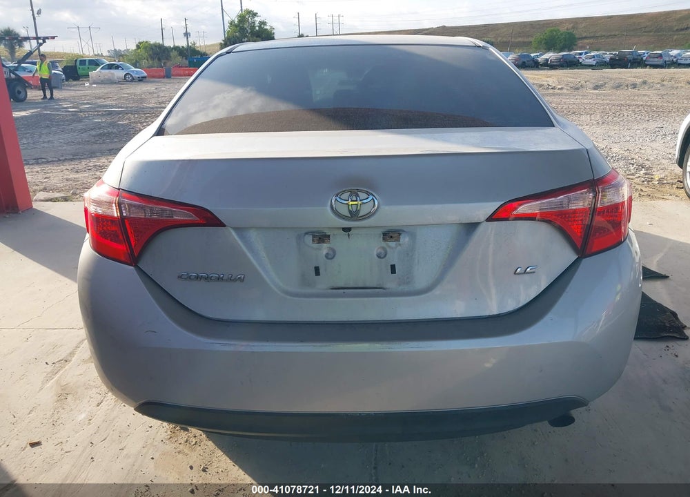 2018 TOYOTA COROLLA LE VIN: 5YFBURHE0JP787248