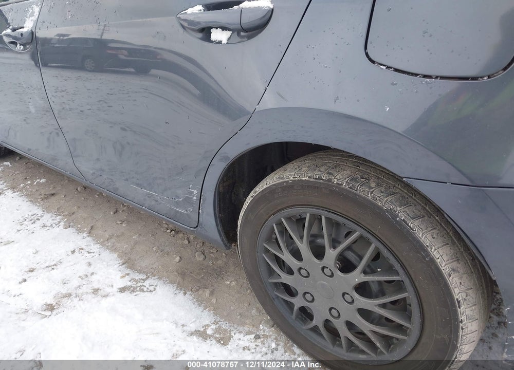 2015 TOYOTA COROLLA LE VIN: 5YFBURHE2FP270590