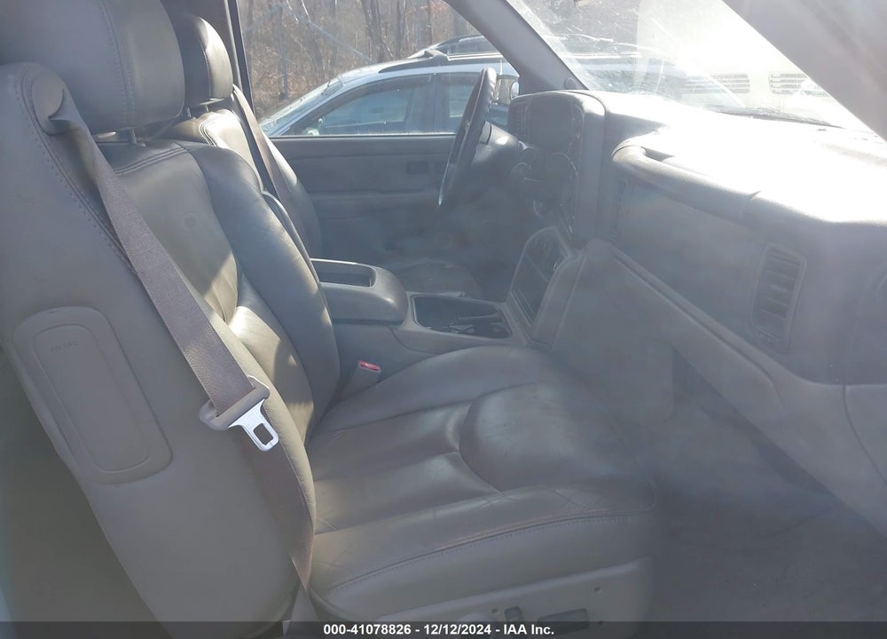 2004 CHEVROLET SUBURBAN 1500 LT VIN: 1GNFK16T84J185224