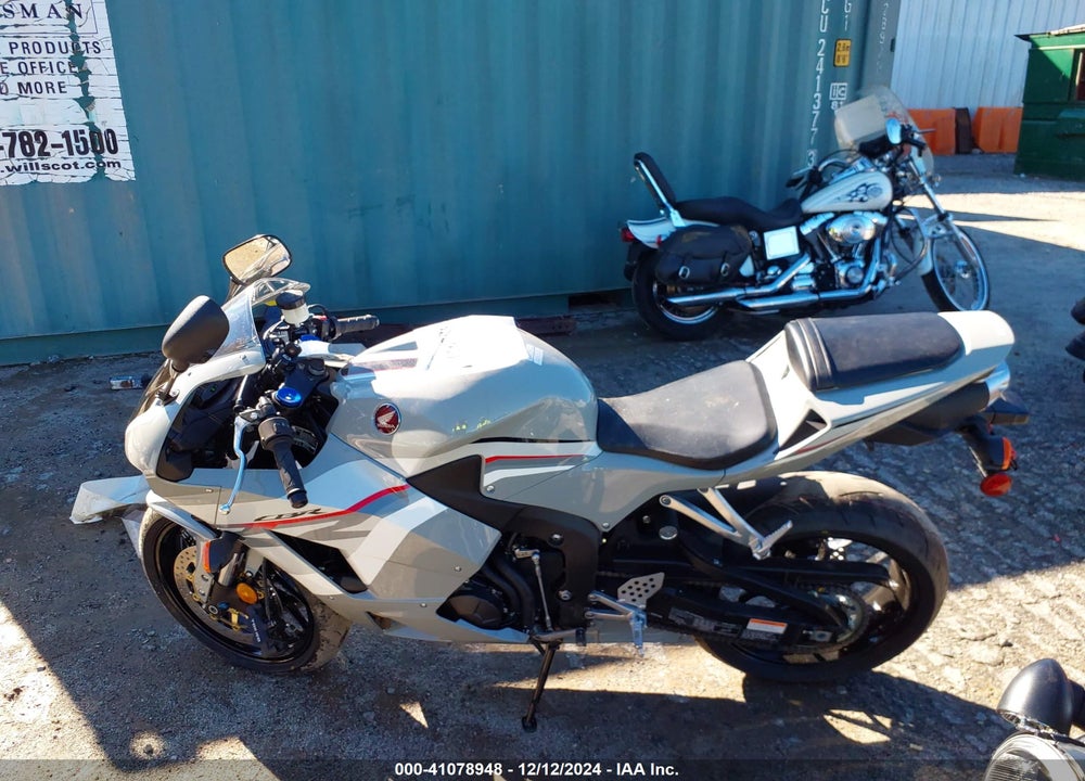 2025 HONDA CBR600 RR VIN: JH2PC40H2SK200007