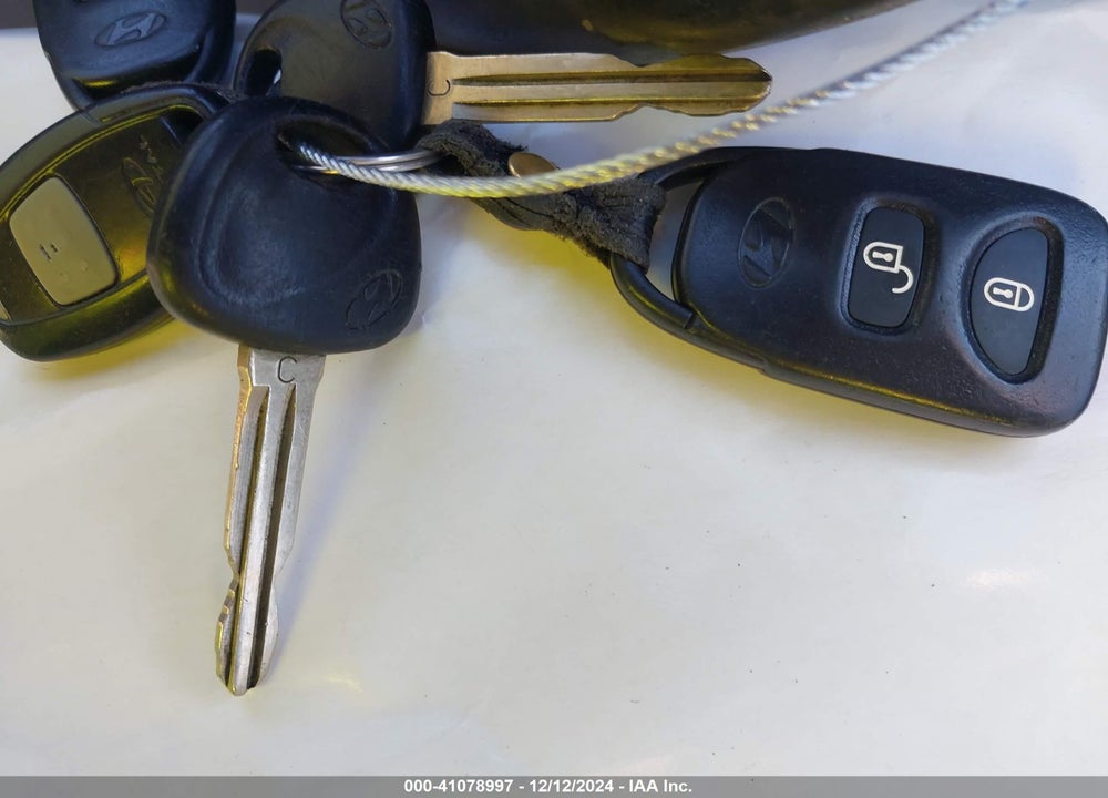 2009 HYUNDAI SANTA FE SE VIN: 5NMSH73E19H281482