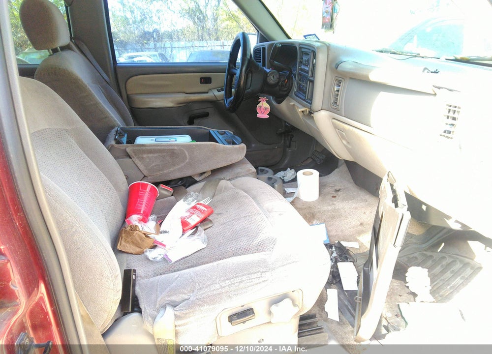 2001 CHEVROLET SUBURBAN 1500 LS VIN: 1GNEC16TX1J255536