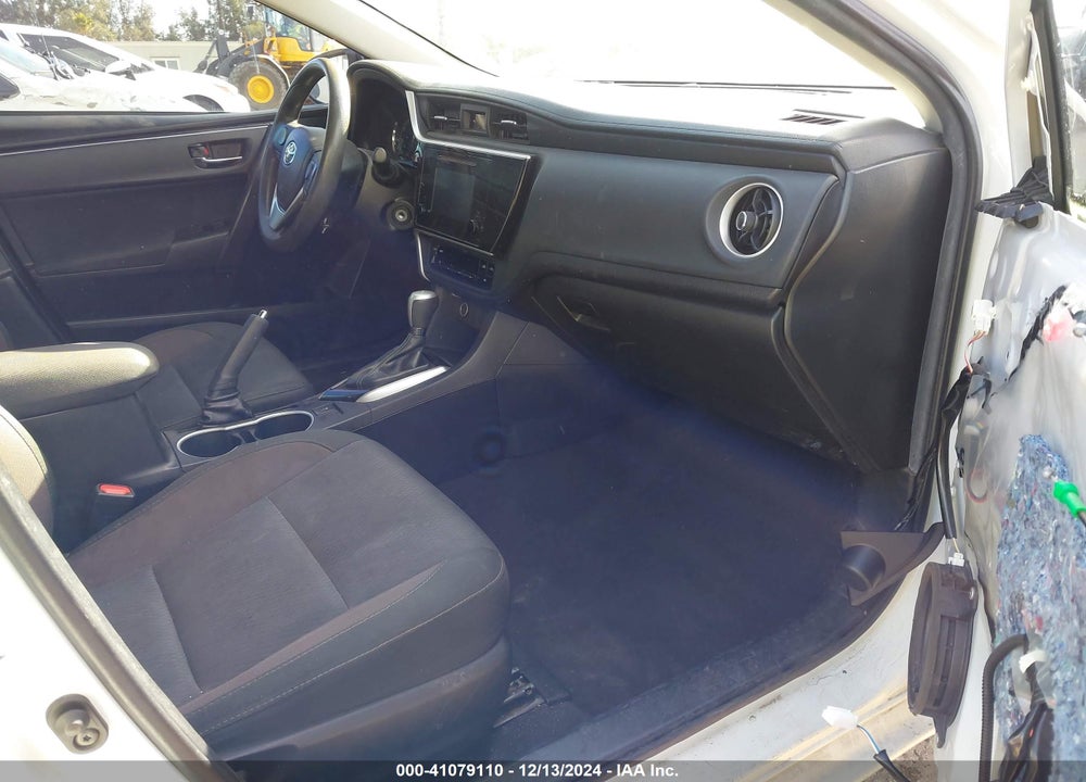 2018 TOYOTA COROLLA LE VIN: 2T1BURHE0JC104691